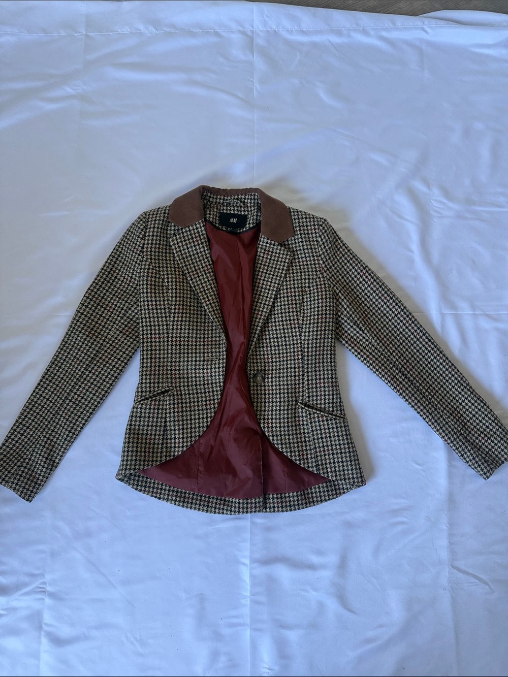 Beautiful H&M Brown Houndstooth Blazer with Burgundy Lining Size 4 - Picture 2 of 8